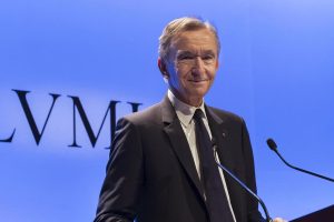 Arnault e la lista nera dei media: protestano giornalisti francesi