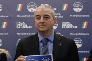 Fazzolari accusa Domani per inchiesta su Utopia e legami politici