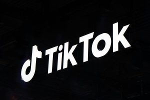 L’Albania chiude TikTok per un anno, 900mila utenti colpiti